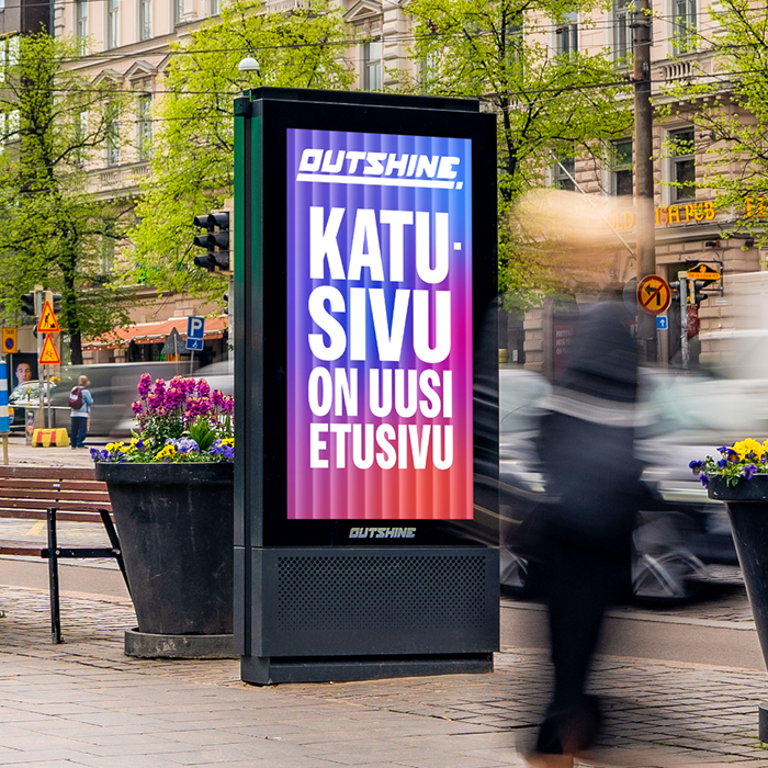 Outshinen digitaalinen ulkomainos kaupungin katukuvassa