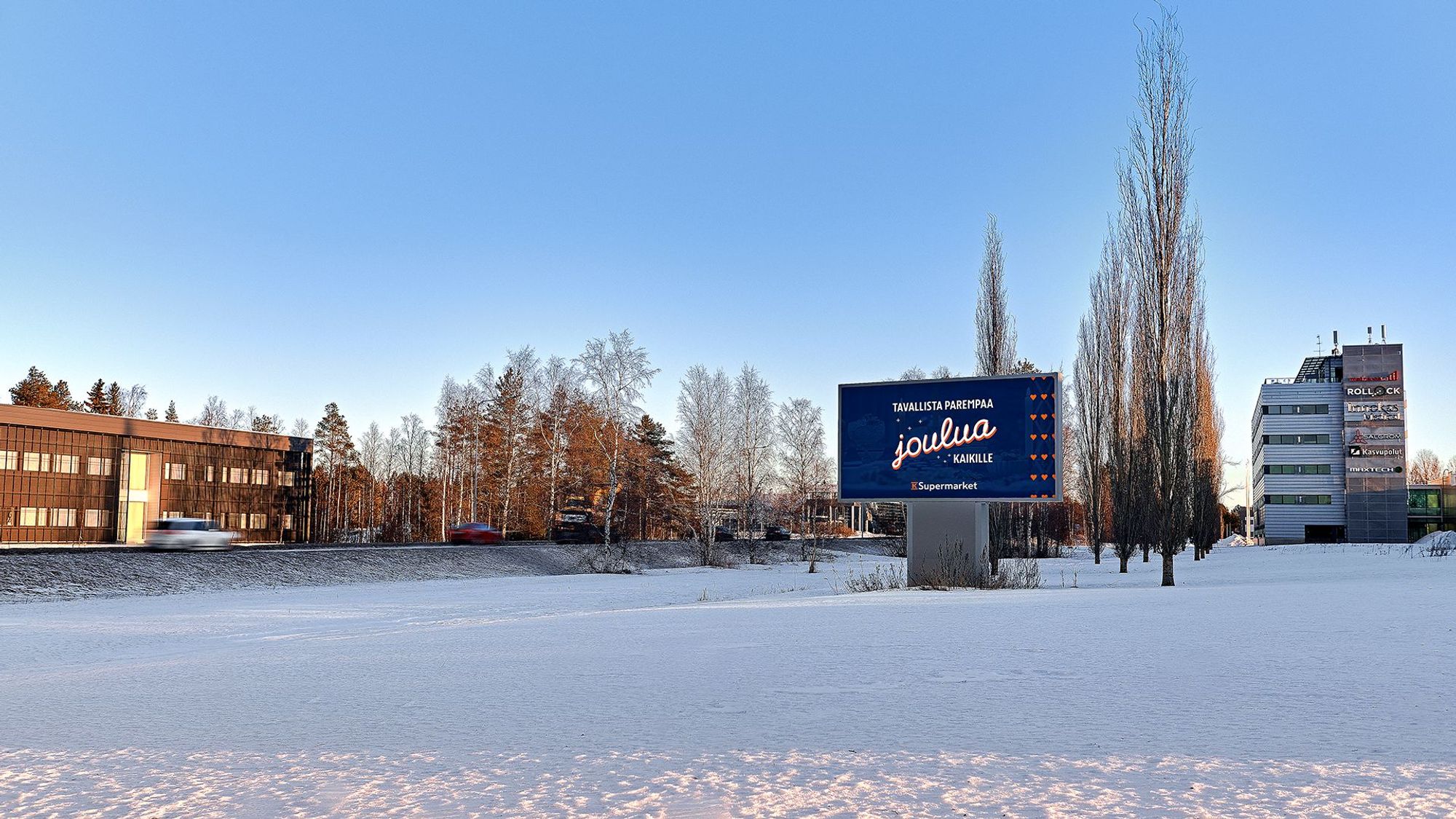 Picture of a screen in Oulu along Lentokentantie during winter