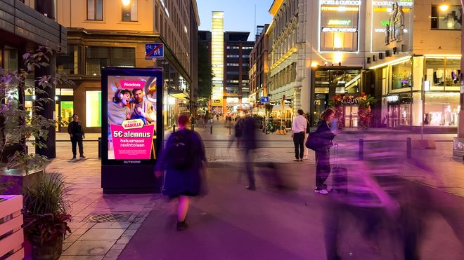 Helsinki-Kaartinkaupunkin Kluuvikatu A-Foodora.jpg