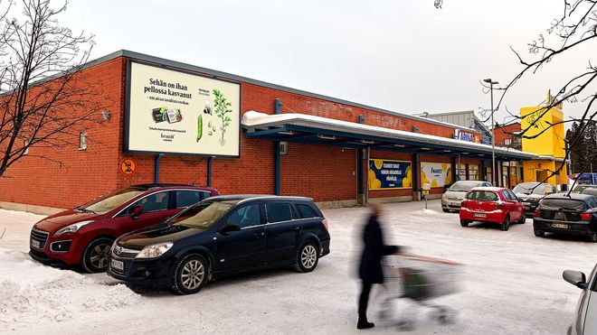 Picture of a screen in Oulu S-market Haukipudas during winter