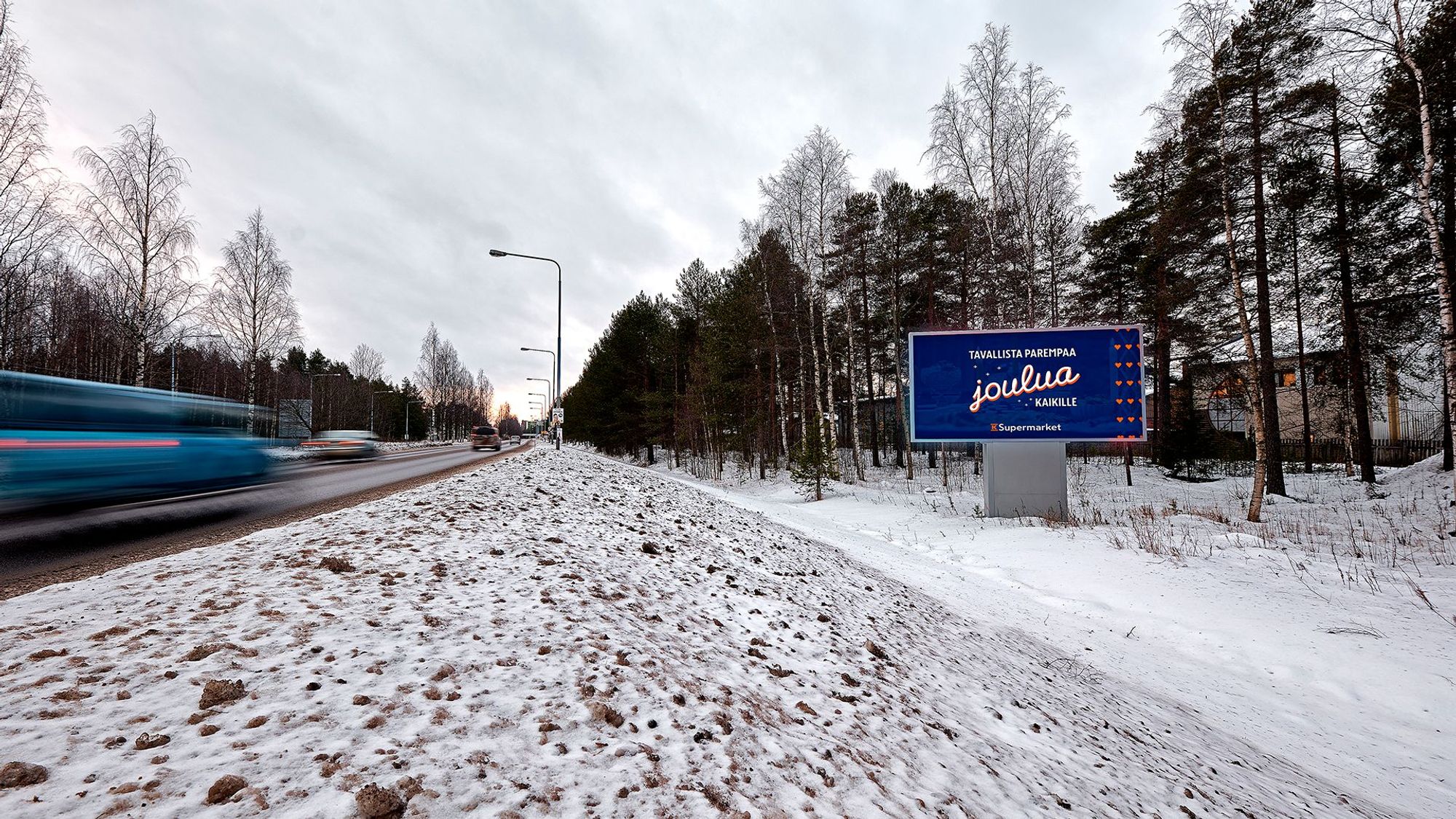 Picture of a screen in Oulu along Kemintie during winter