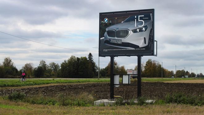 Laihia-Vaasantie-BMW i5.jpg