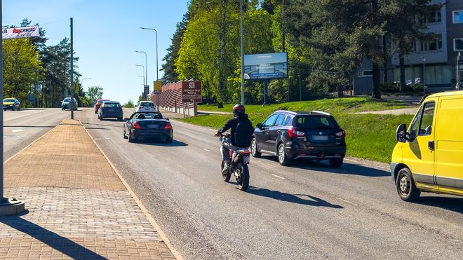 Kouvola-Kuusaantie Sakaristonkatu-Lomarengas.jpg